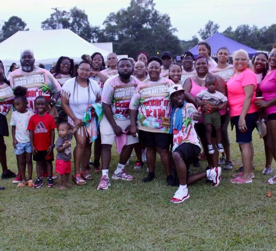A large family group gathered at Cousins Day